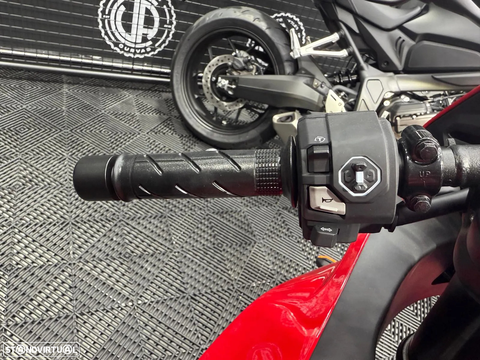 Honda CBR 650R E-CLUTCH - 11