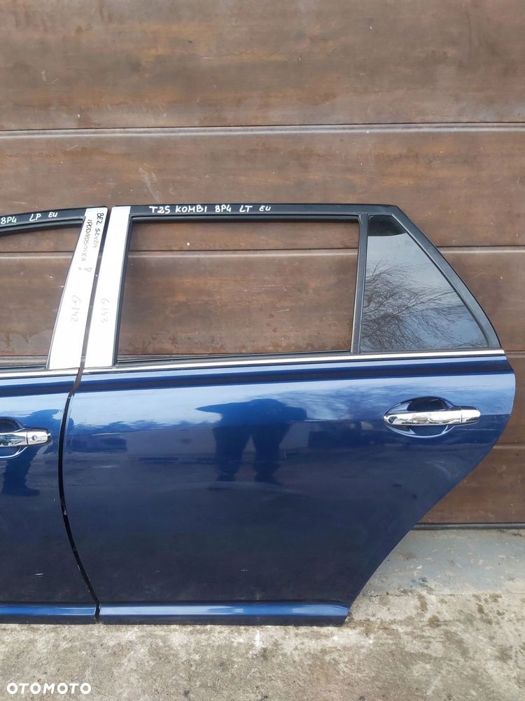 TOYOTA Avensis T25 03-08 r drzwi lewy tył lewe tylne KOMBI 8P4 - 1