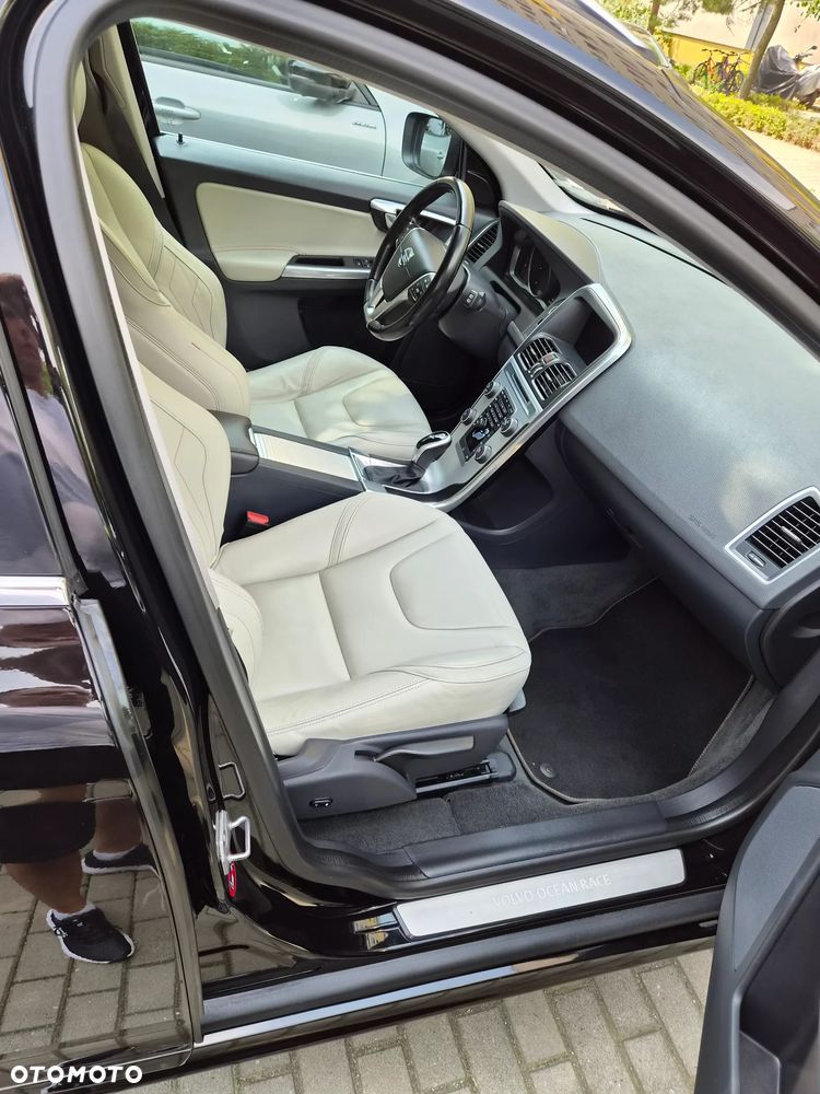 Volvo XC 60 D3 Drive-E Ocean Race - 12