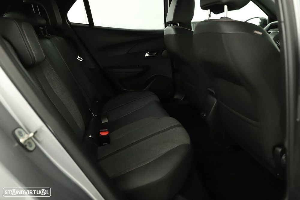 Peugeot 2008 1.2 PureTech Allure EAT8 - 24