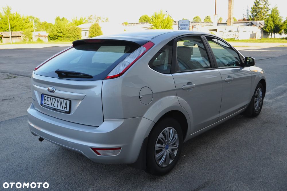 Ford Focus 1.6 Trend + - 6