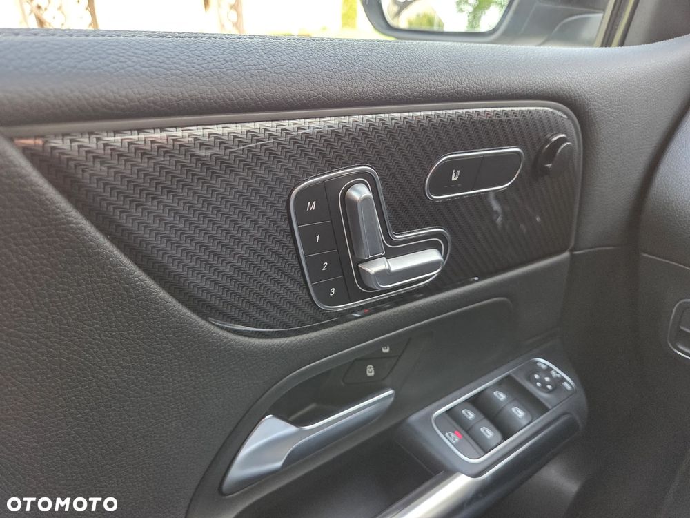 Mercedes-Benz Klasa B 220 d 4Matic 8G-DCT AMG Line - 24