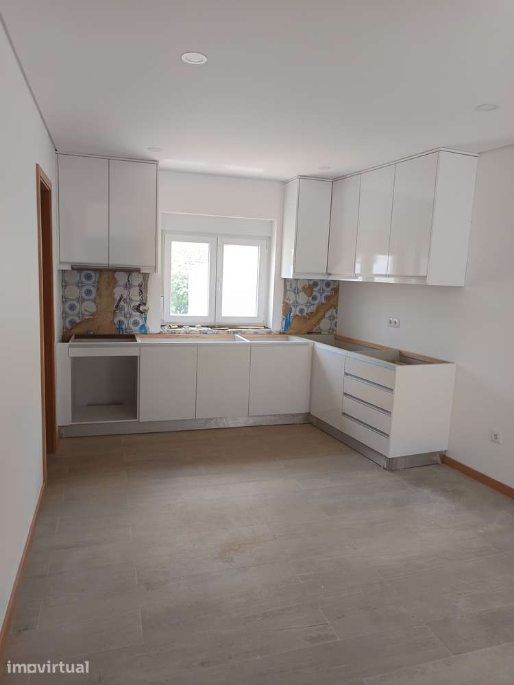 Moradia T3 Isolada com Jardim e Garagem - Grande imagem: 5/13
