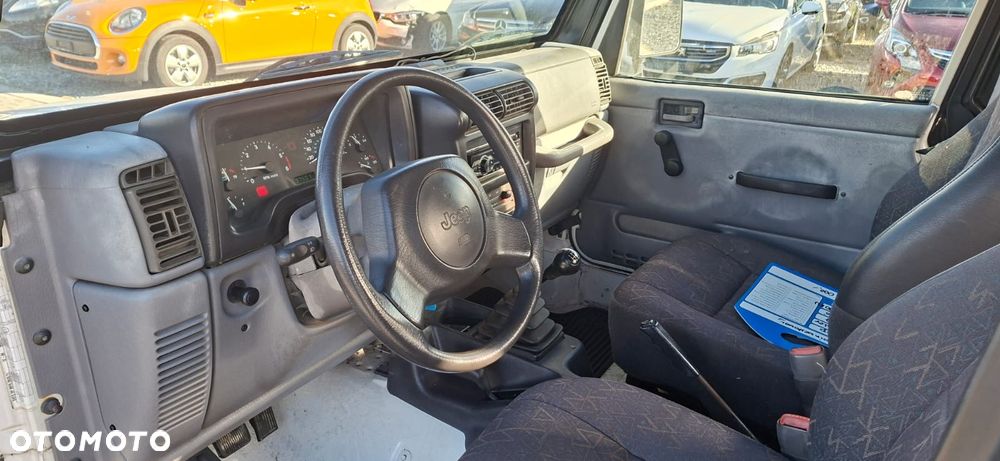 Jeep Wrangler 2.5L - 12