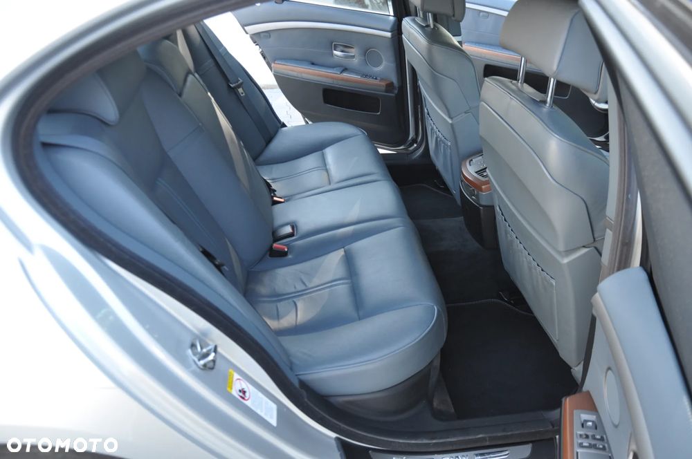 BMW Seria 7 740i - 22