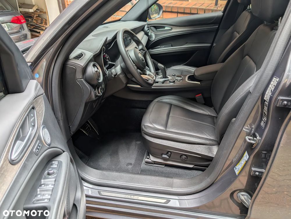 Alfa Romeo Stelvio 2.0 Turbo 16V AT8-Q4 Ti - 9