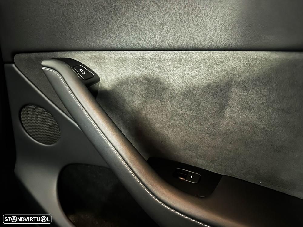Tesla Model Y Performance Dual Motor AWD - 29