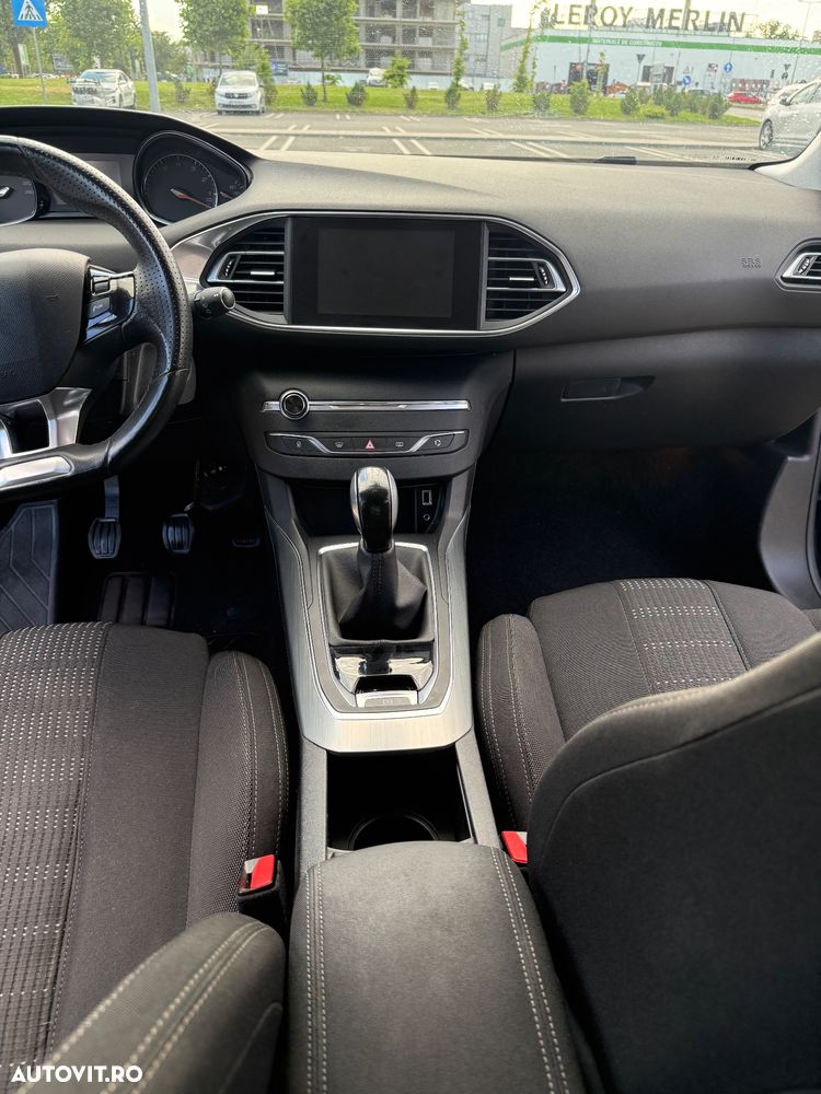 Peugeot 308 1.2 L PureTech Turbo S&S Allure - 9