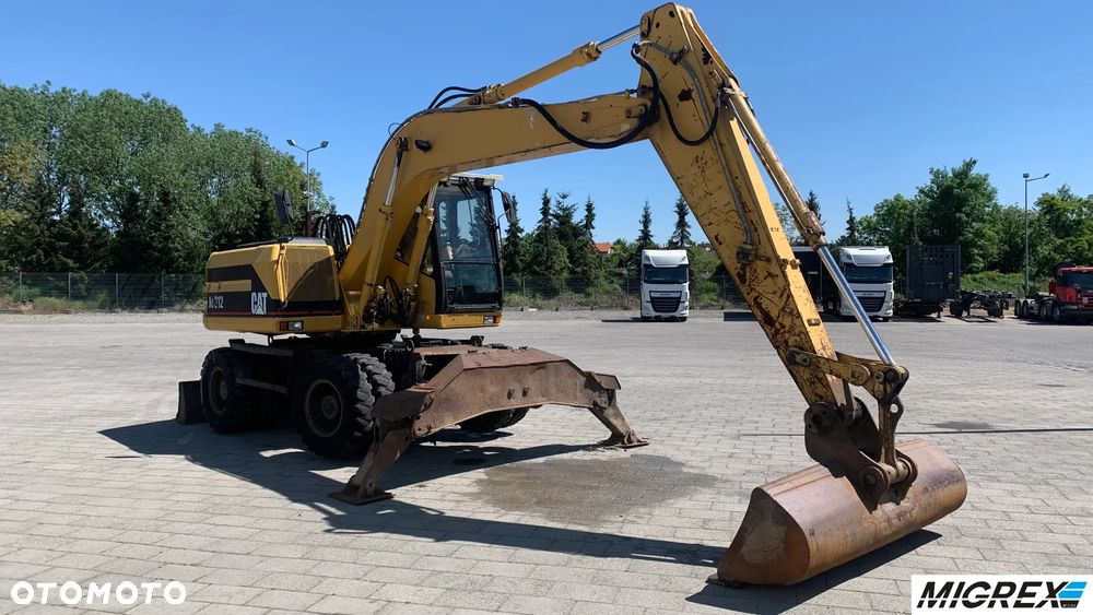 Caterpillar M312 - 4