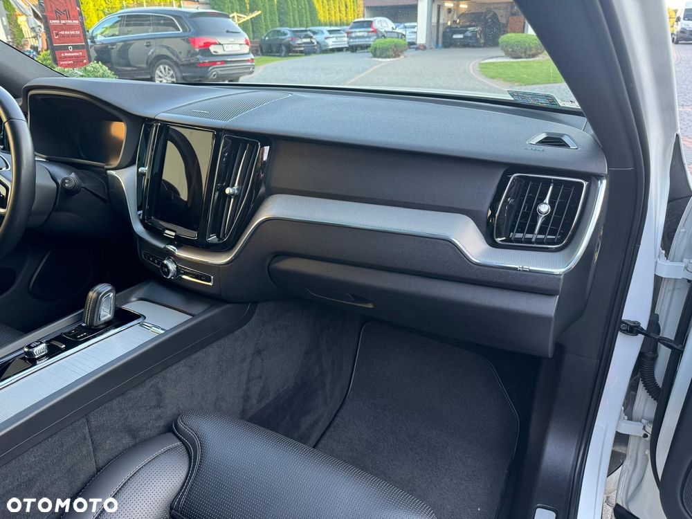 Volvo XC 60 T8 Plug-In Hybrid AWD R-Design - 16