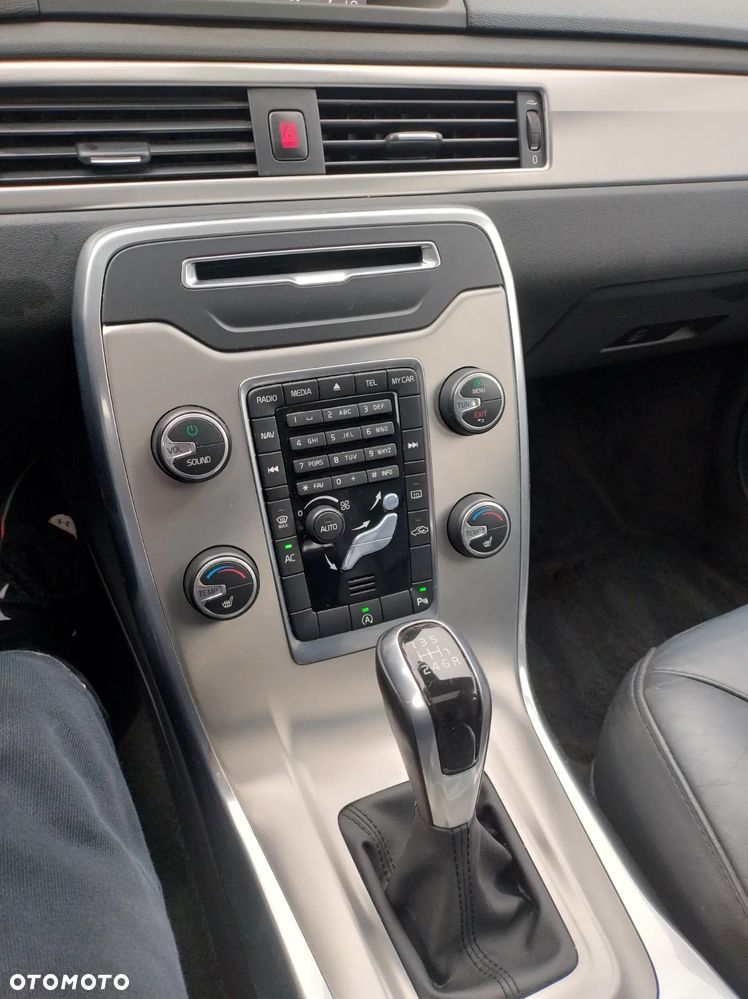 Volvo V70 D4 Momentum - 23