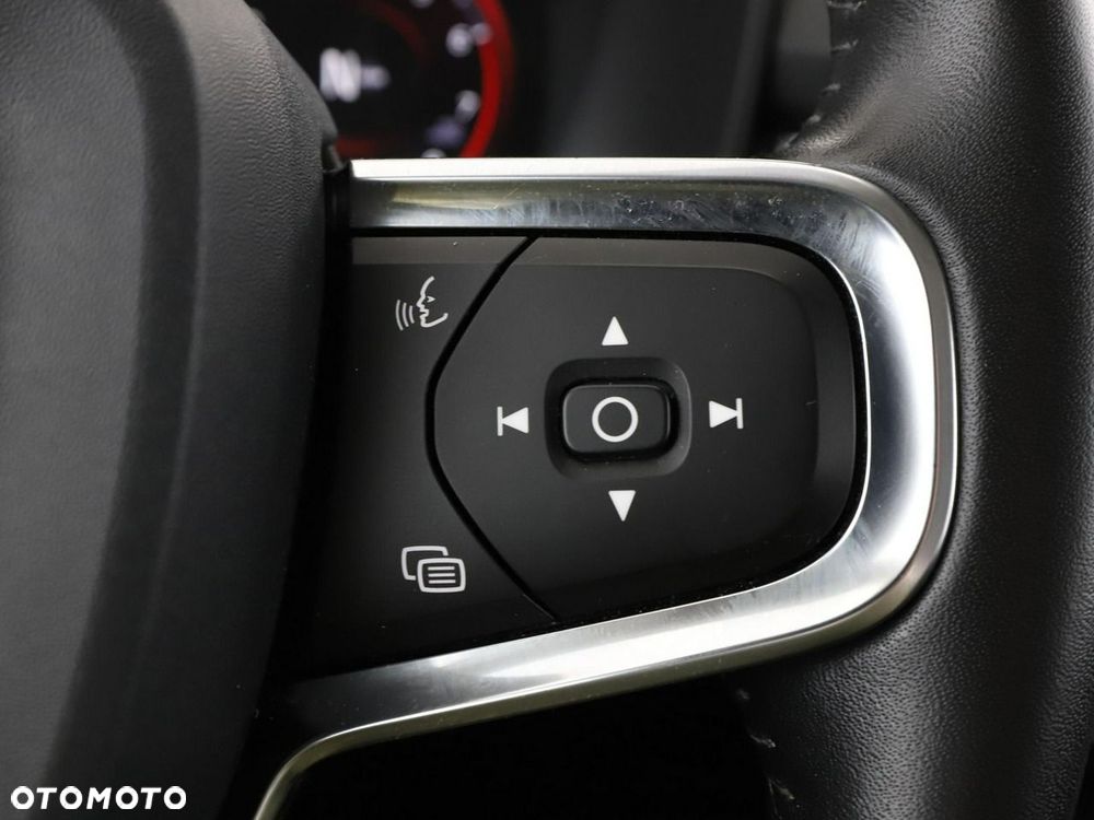 Volvo XC 40 T3 Momentum - 31