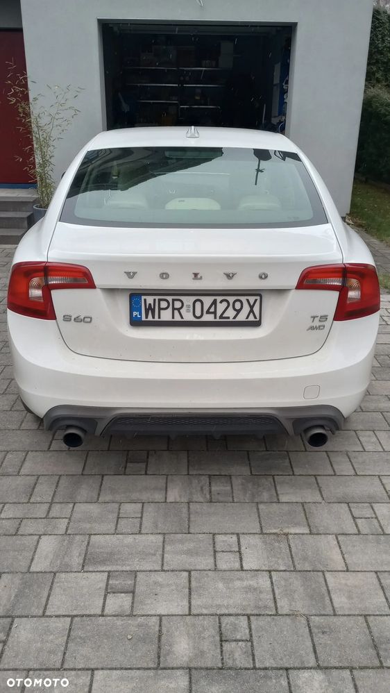 Volvo S60 T5 Drive-E Dynamic Edition (Kinetic) - 2