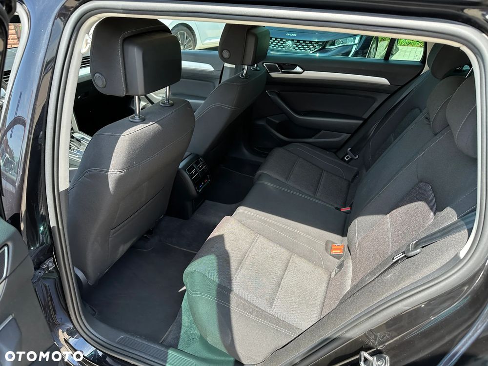 Volkswagen Passat Variant - 22