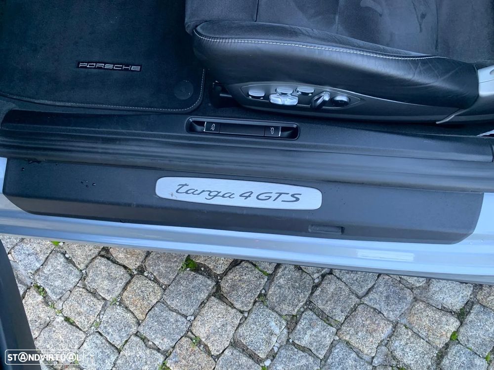 Porsche 911 (991) Targa 4 GTS PDK - 17