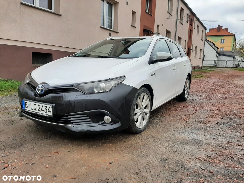 Toyota Auris 1.8 HSD Luna - 1