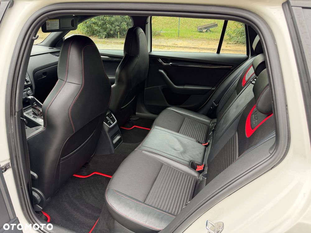 Skoda Octavia 2.0 TDI DSG RS - 21