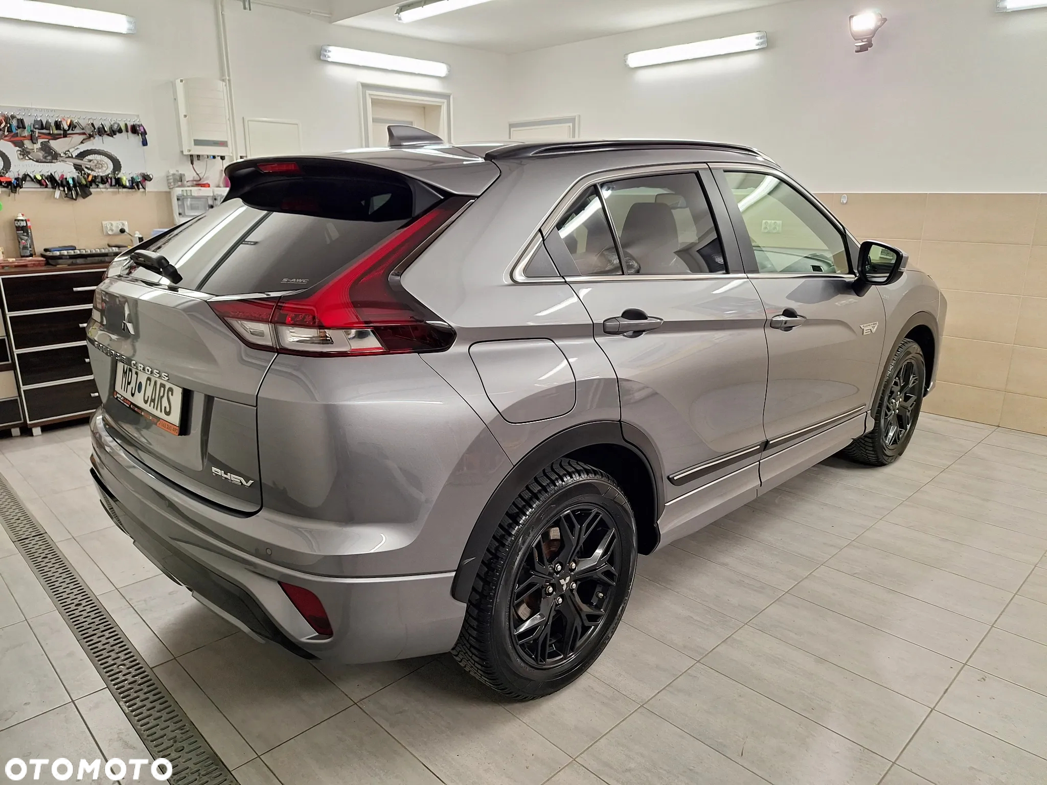 Mitsubishi Eclipse Cross Plug-In Hybrid 4WD Top - 12