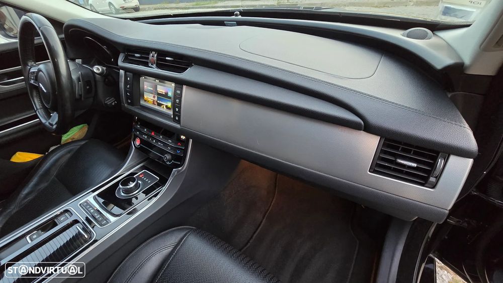 Jaguar XF 2.0 D Prestige Aut. - 36