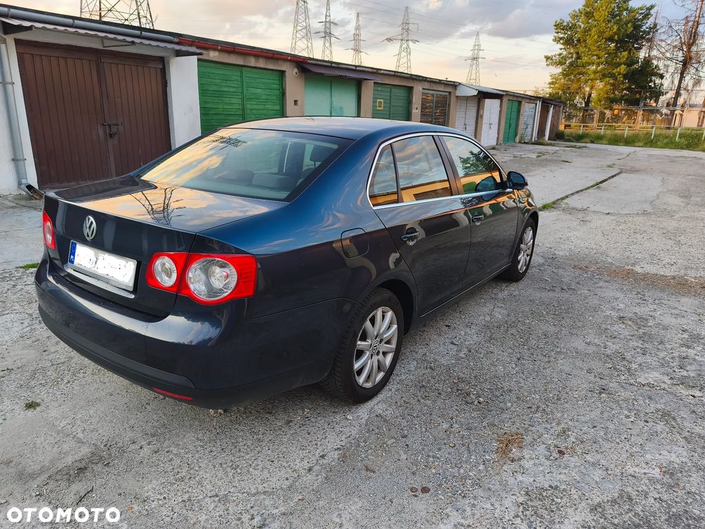 Volkswagen Jetta 1.9 TDI Comfortline - 11
