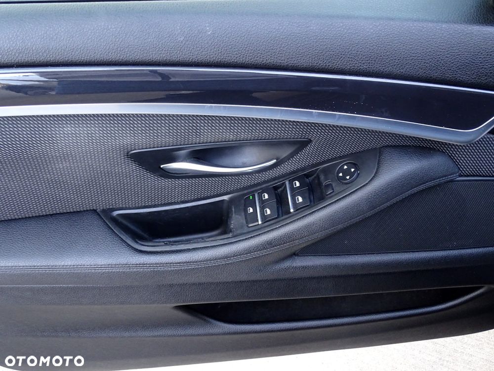 BMW Seria 5 528i xDrive Sport-Aut - 9