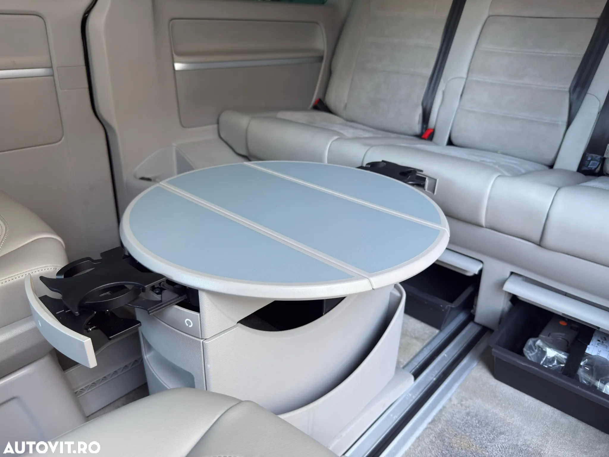 Volkswagen Multivan - 13