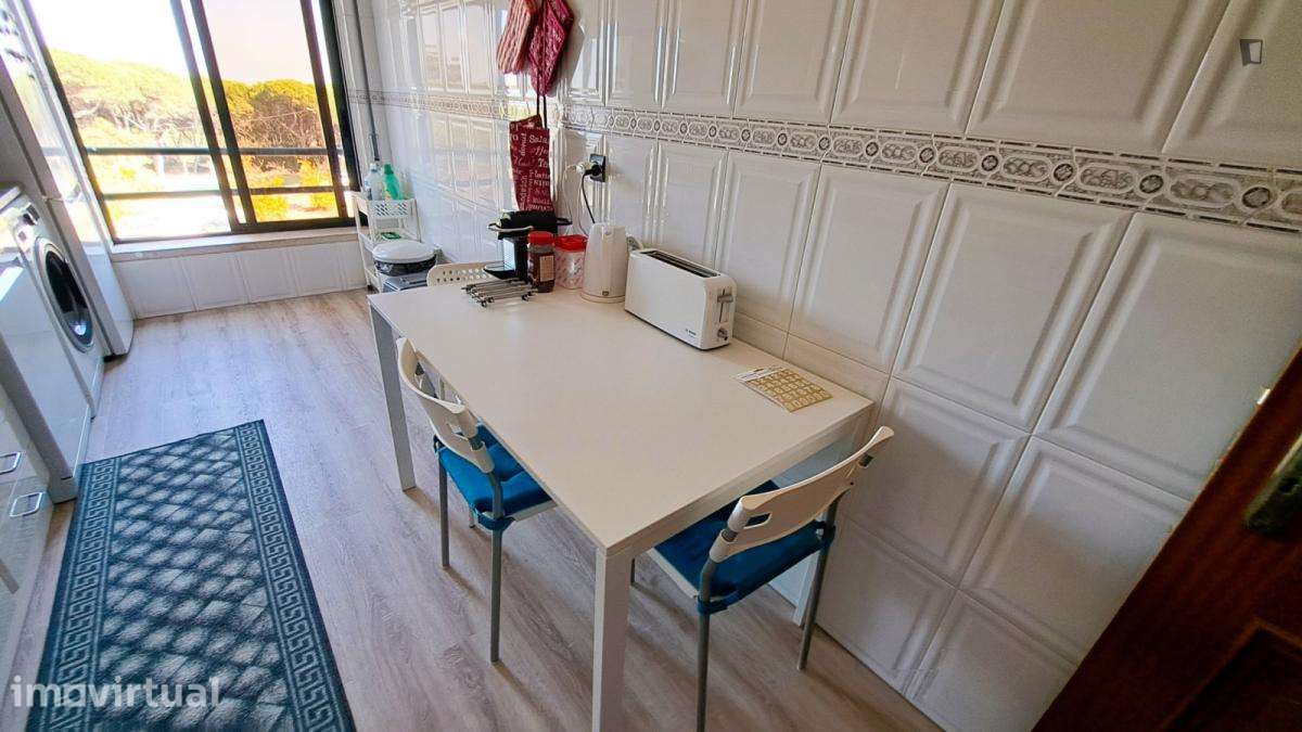 Quarto - localizado em Caparica Lisbon - Grande imagem: 2/25