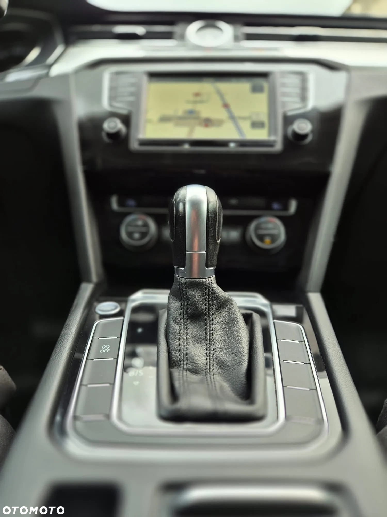 Volkswagen Passat Variant 1.6 TDI SCR DSG - 8