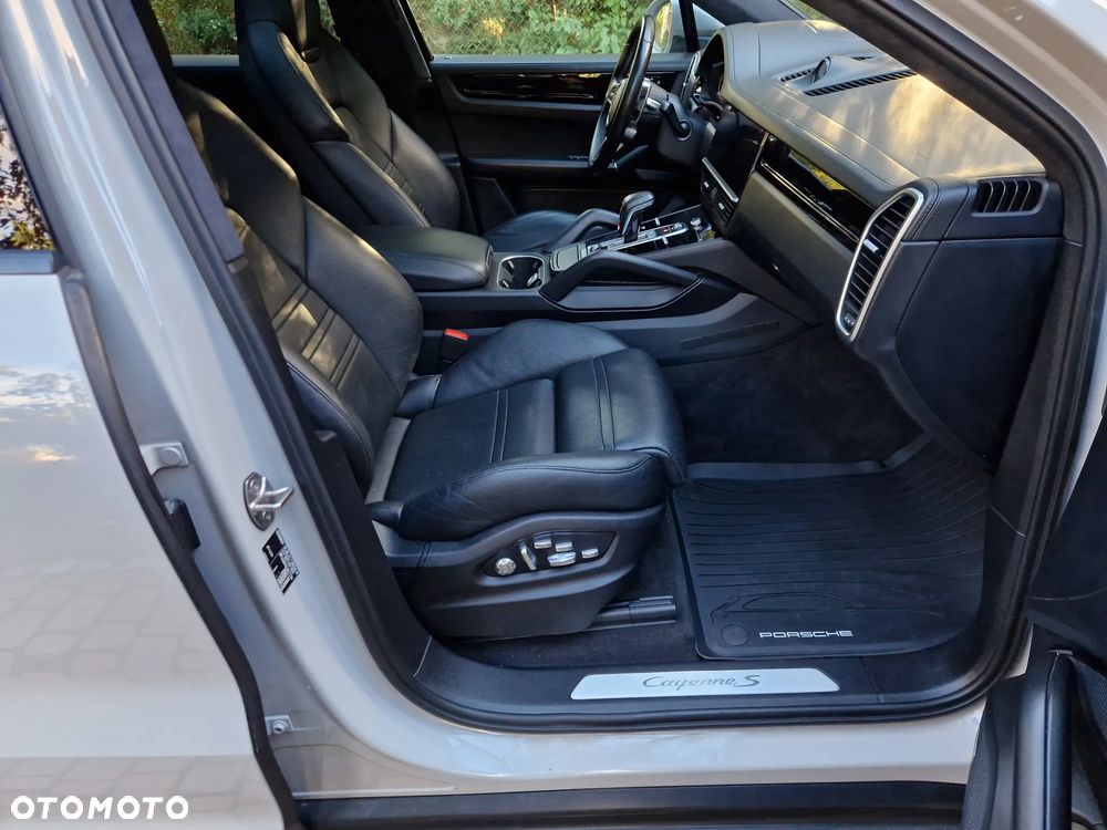 Porsche Cayenne S Platinum Edition - 16