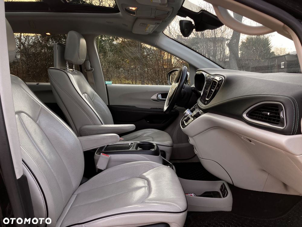 Chrysler Pacifica - 11