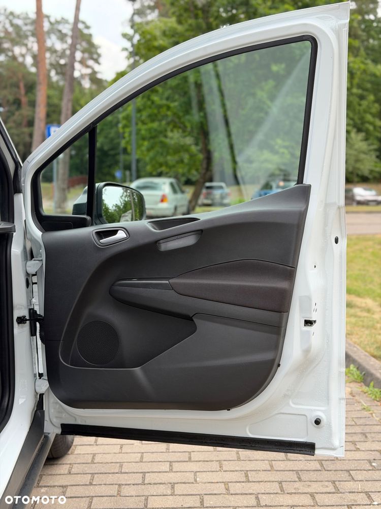 Ford Transit Courier - 13