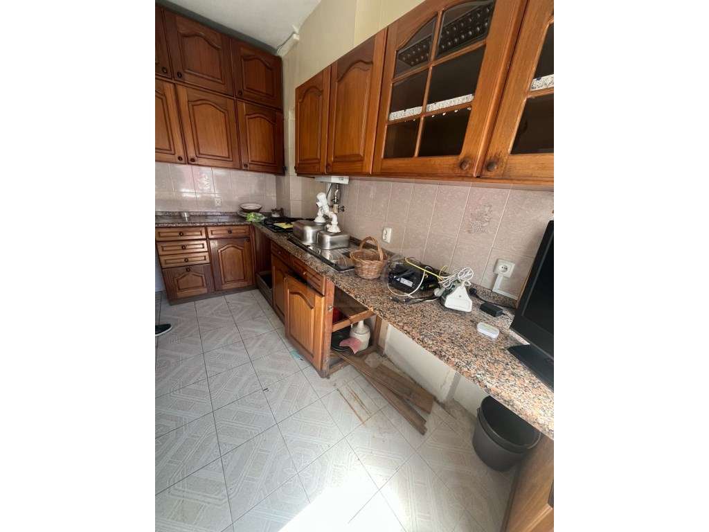 Excelente Apto T3 Totalmente Remodelado, com 2 Casas de Banho e Gar... - Grande imagem: 4/10