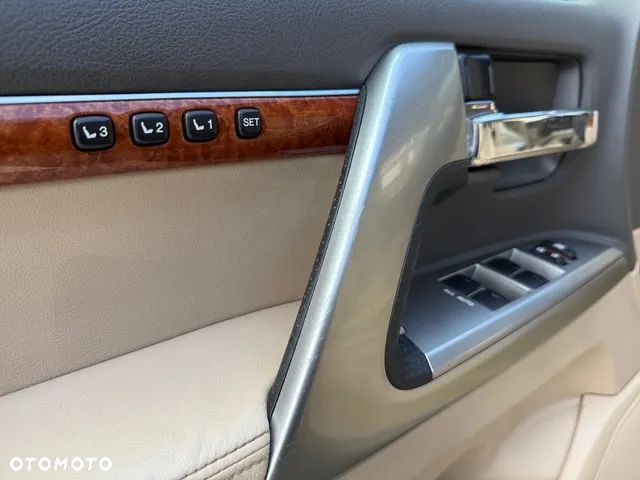 Toyota Land Cruiser LC 4.5 D-4D V8 Limited - 28