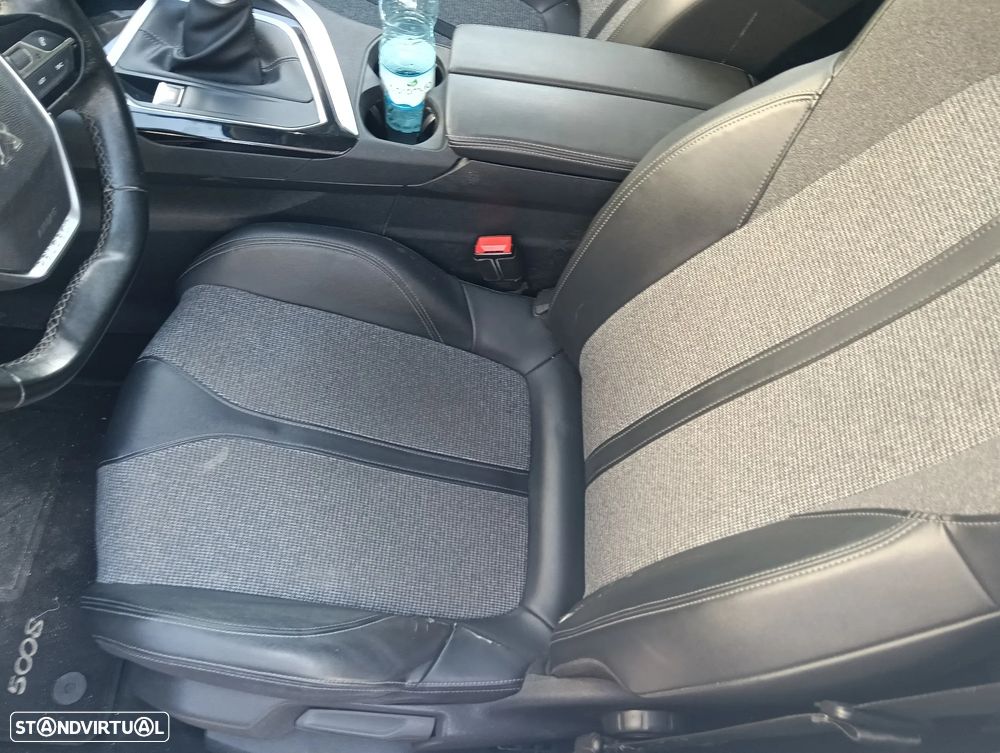 Peugeot 5008 1.5 BlueHDi GT Line J19 — fotografia 27