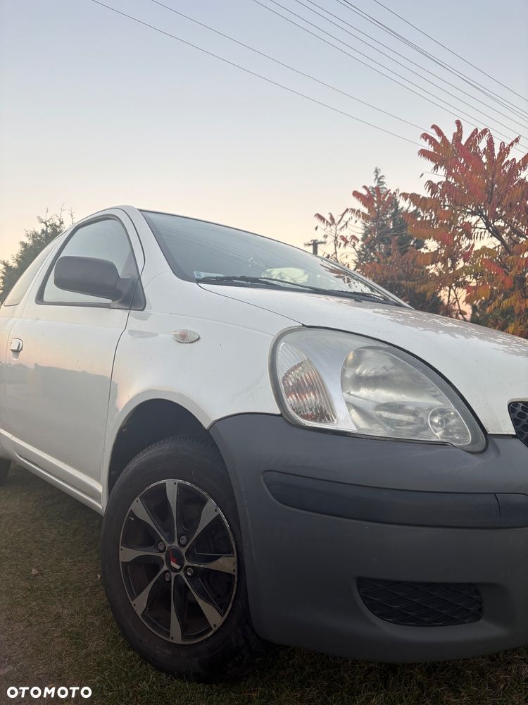 Toyota Yaris 2003 photo 2