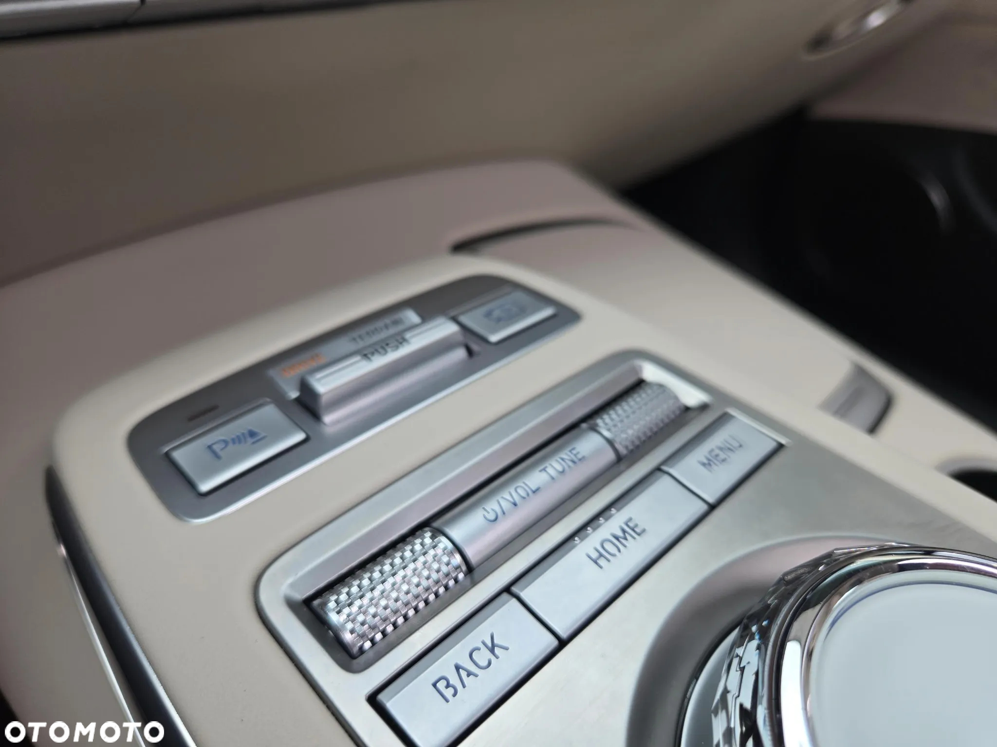 Genesis GV70 2.5T AWD AT8 Luxury Line - 26