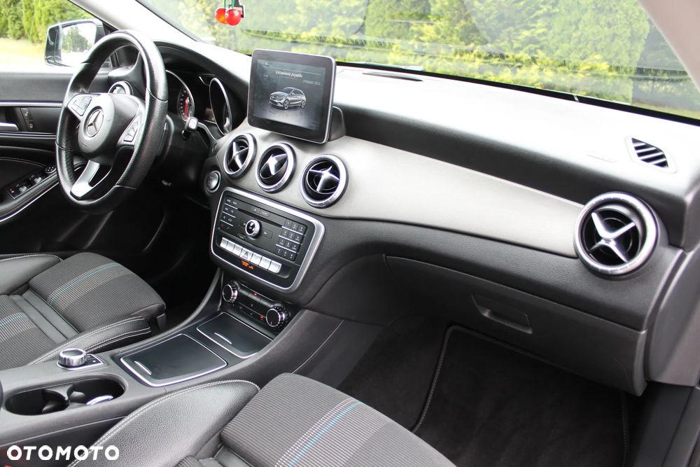 Mercedes-Benz CLA - 25