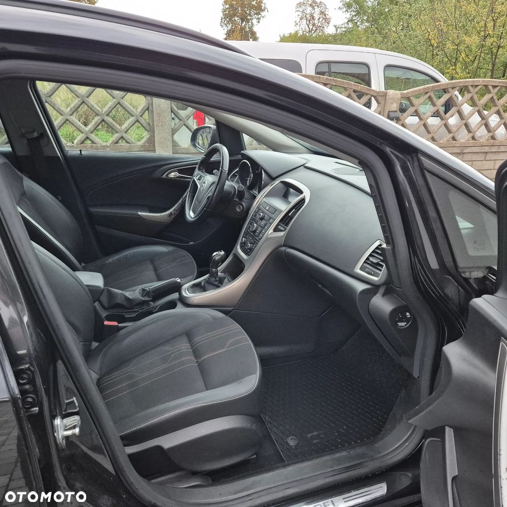 Opel Astra 1.4 Turbo 150 Jahre - 8