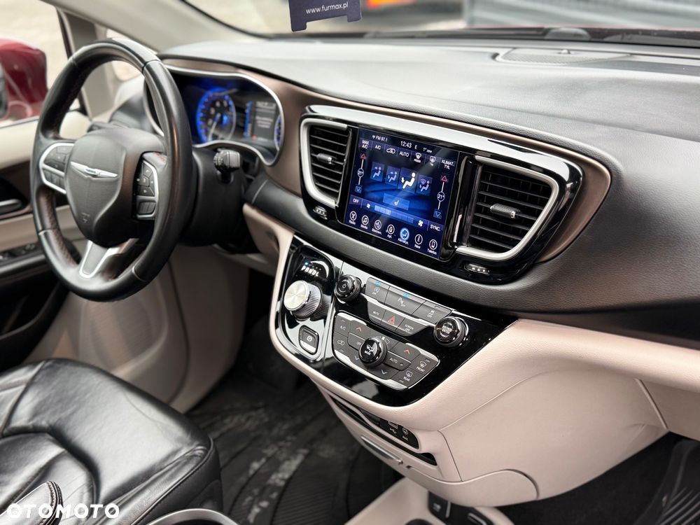 Chrysler Pacifica - 19