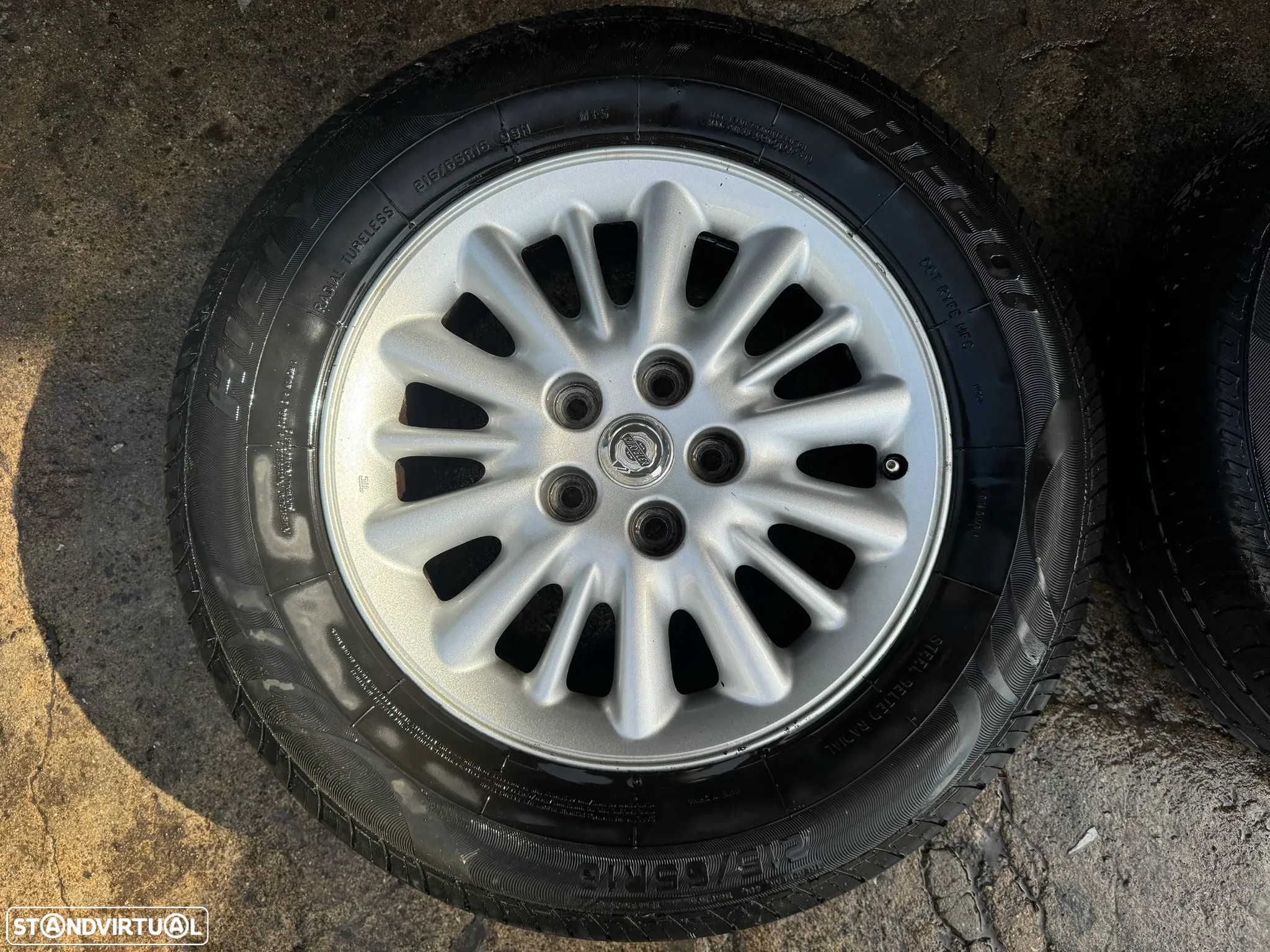 4 Jantes R16 Chrysler 5x114.3 com pneus 215/65R16 - 2
