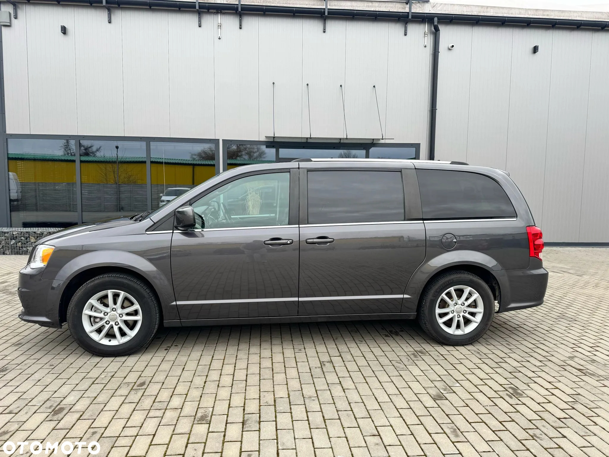Dodge Grand Caravan - 3