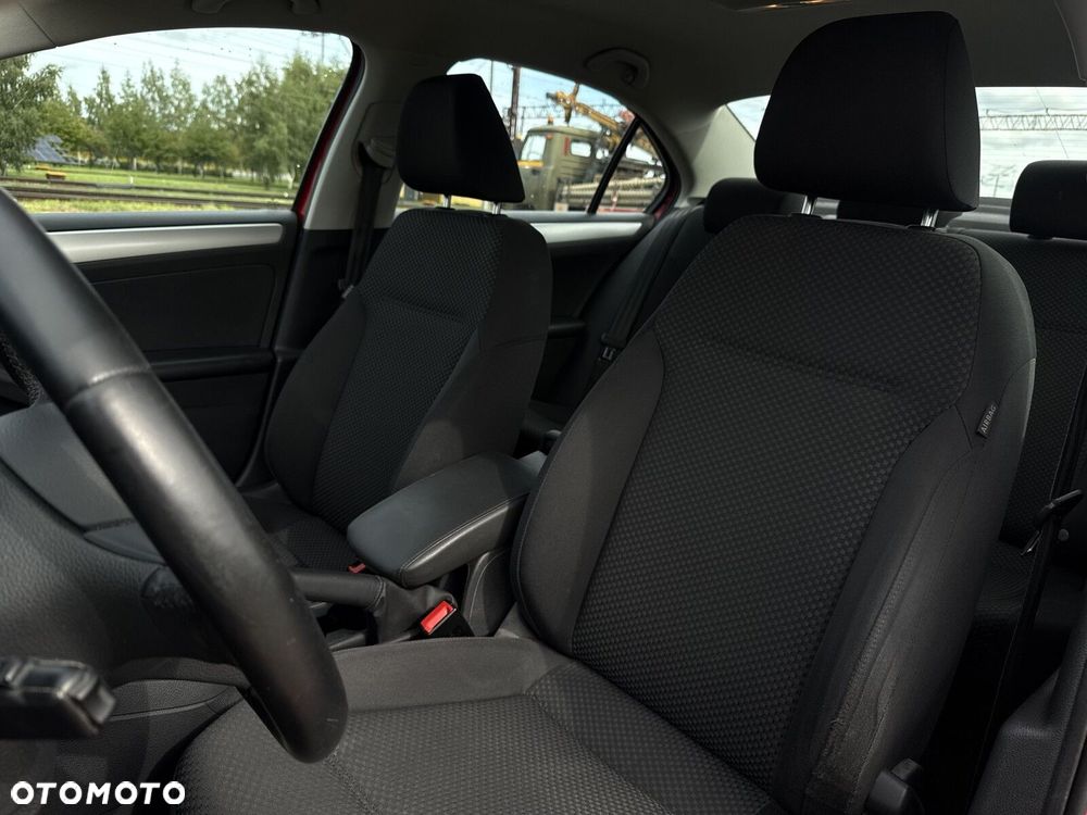 Volkswagen Jetta 1.6 TDI Trendline - 12