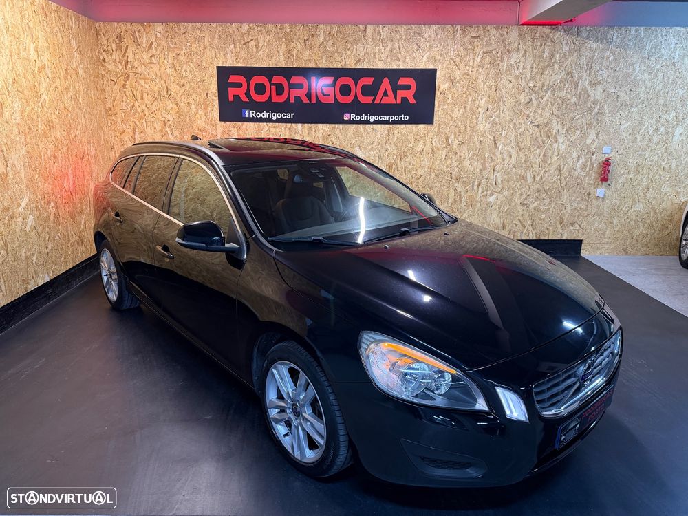 Volvo V60 1.6 D2 Drive Momentum Start/Stop - 1