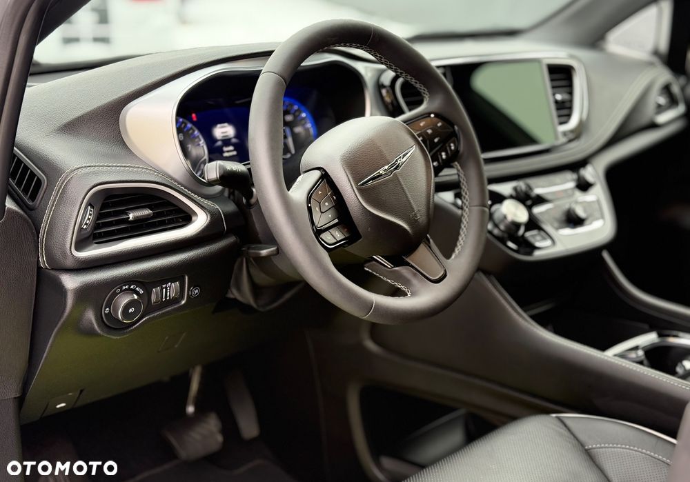 Chrysler Pacifica - 17