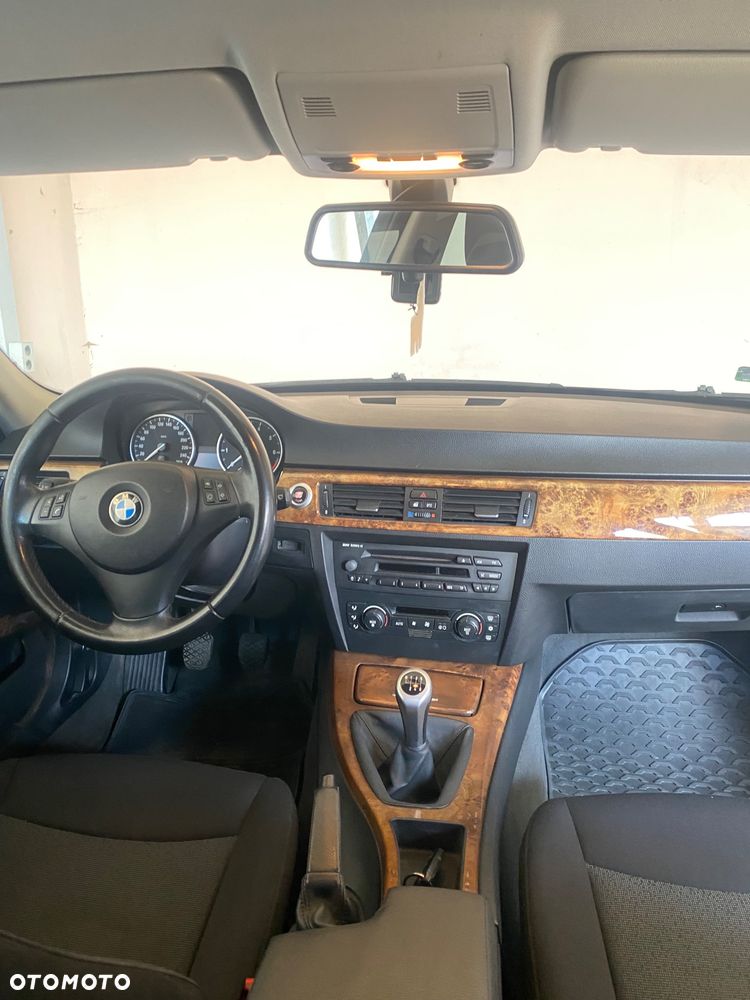 BMW Seria 3 318i - 8