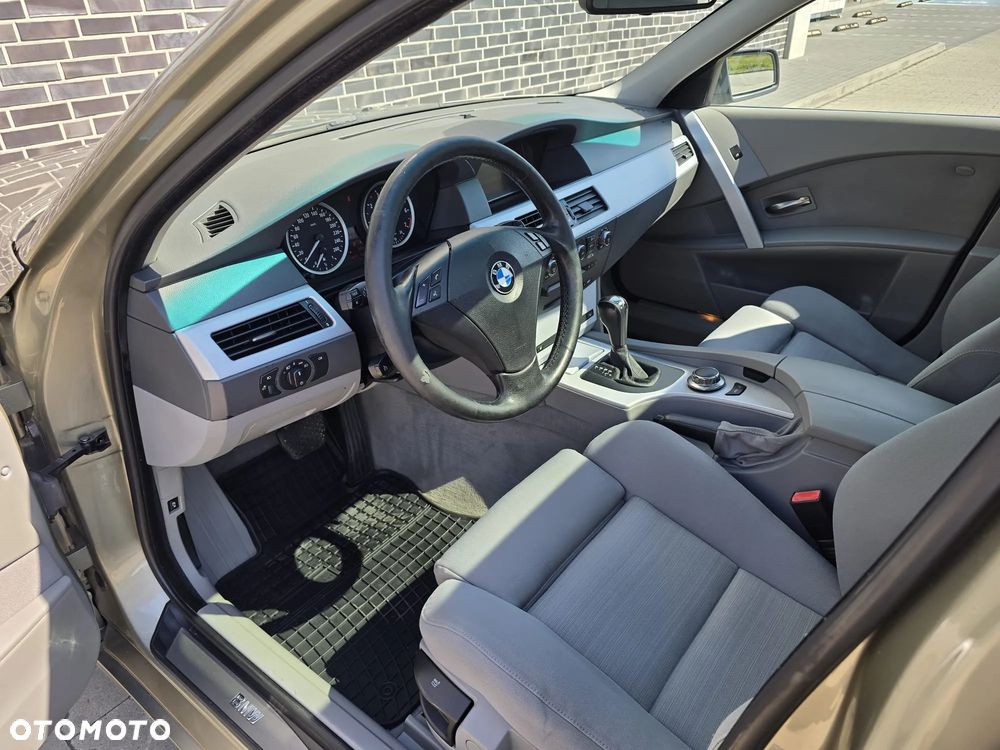 BMW Seria 5 523i - 18