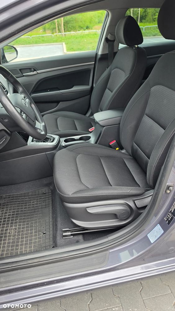 Hyundai Elantra 1.6 Style - 32