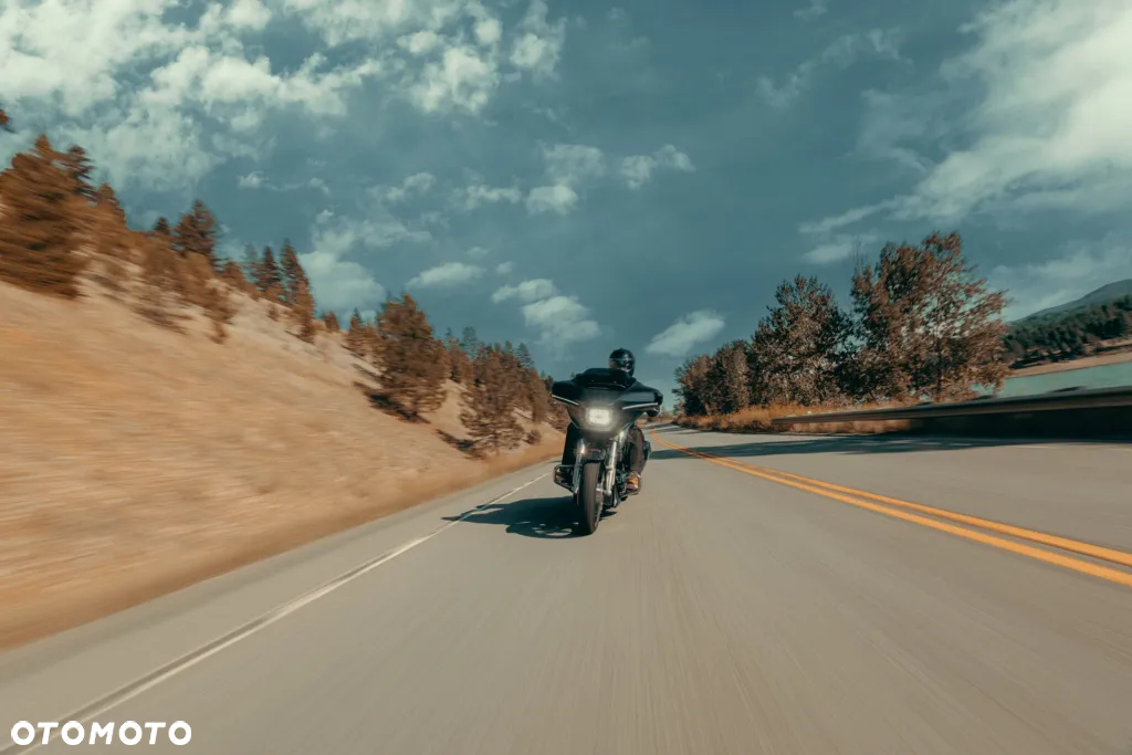 Harley-Davidson Touring Street Glide - 24