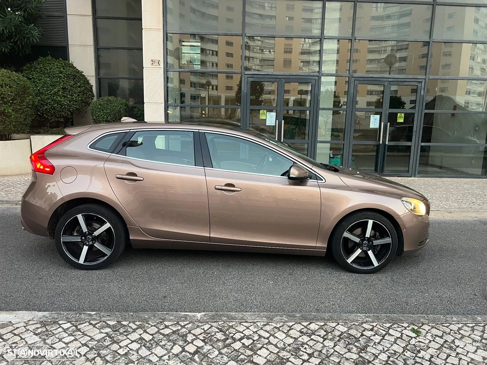 Volvo V40 2.0 D2 Summum - 4