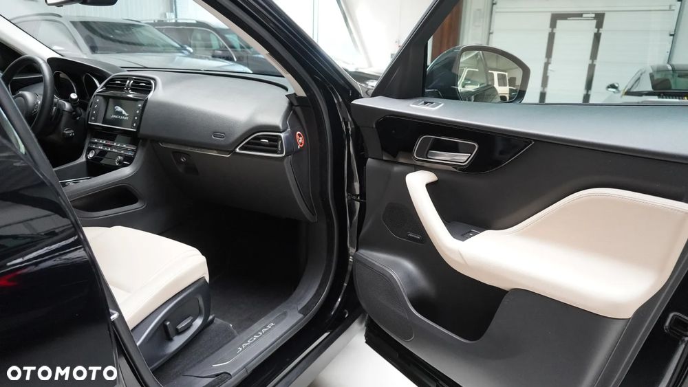 Jaguar F-Pace 2.0 i4P AWD R-Sport - 9